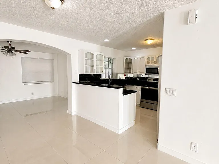 7434 Thatcher Ave — Photo 3