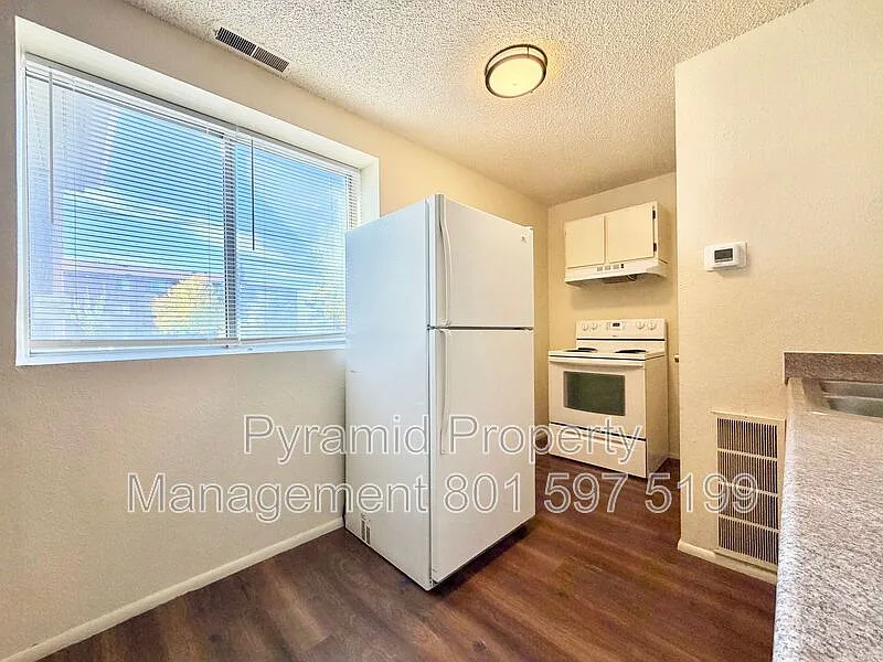 2 bed, 1.0 bath, 700 sqft, $1,200 — Photo 4