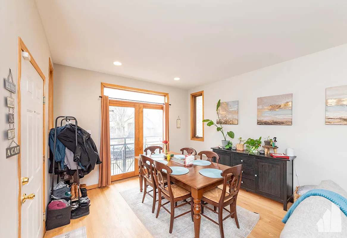 3 bed, 2.5 bath, 2100 sqft, $4,200 — Photo 3