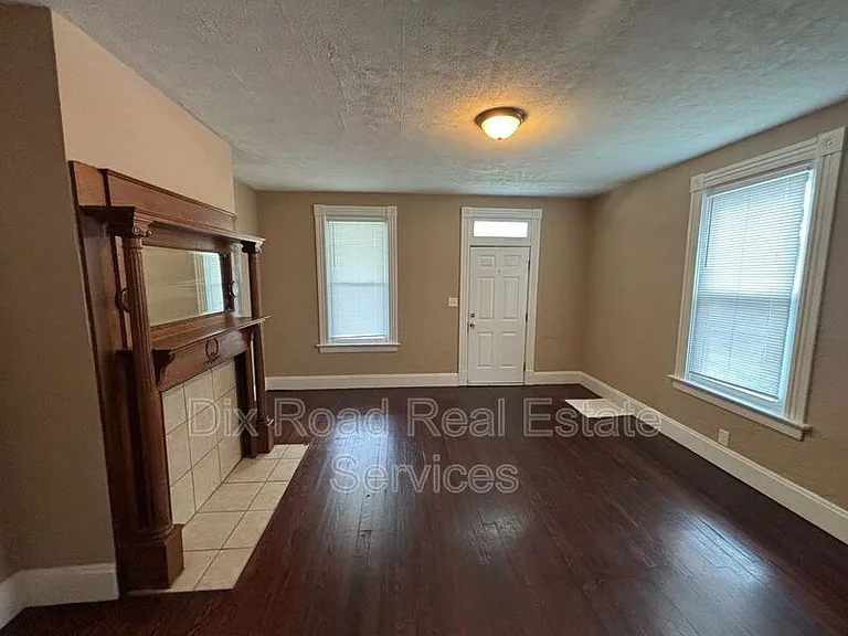 411 Millikin St — Photo 7