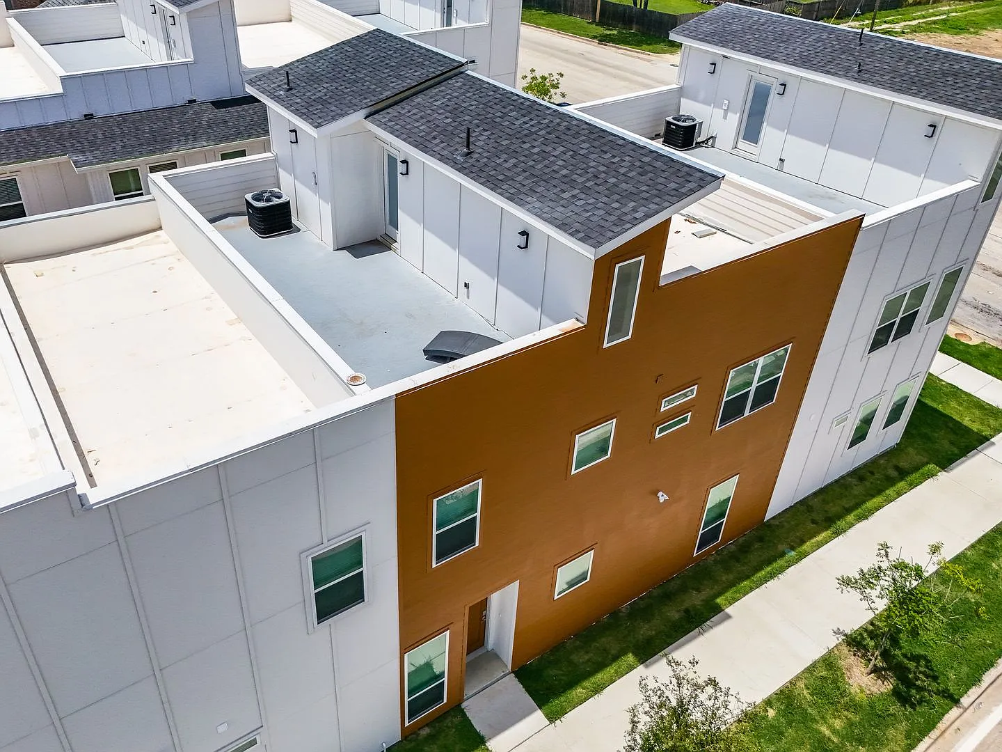 Benbrook 2505 - Unit 502 — Photo 3
