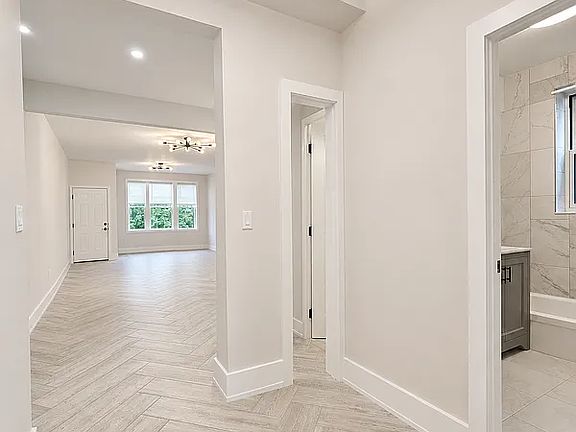 5th image of 18-55 21st Rd #1