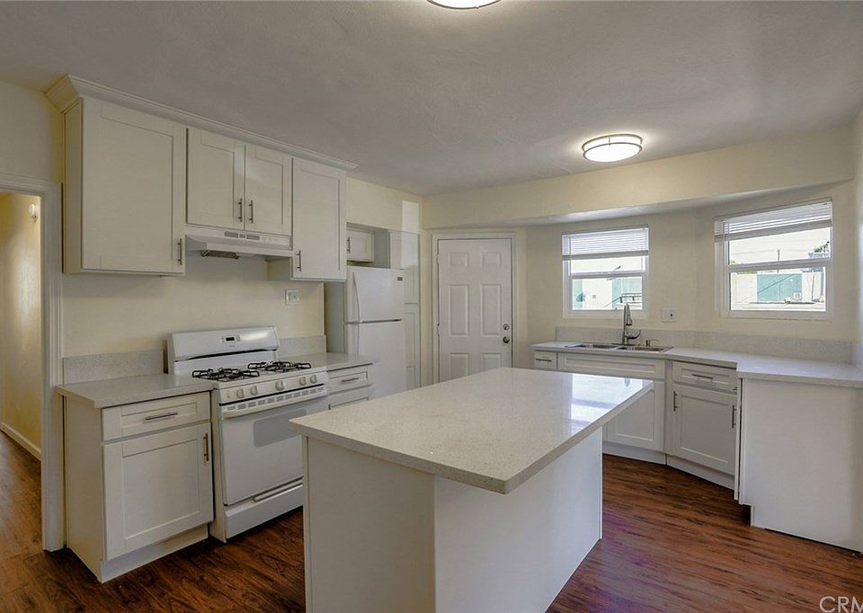 1st image of 1017 W 92nd St