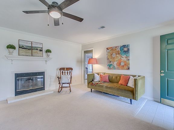 3rd image of 302 Rosemary St