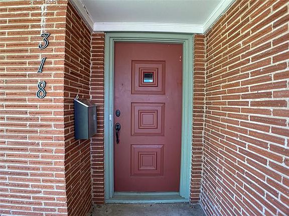 2nd image of 318 W Laurel St