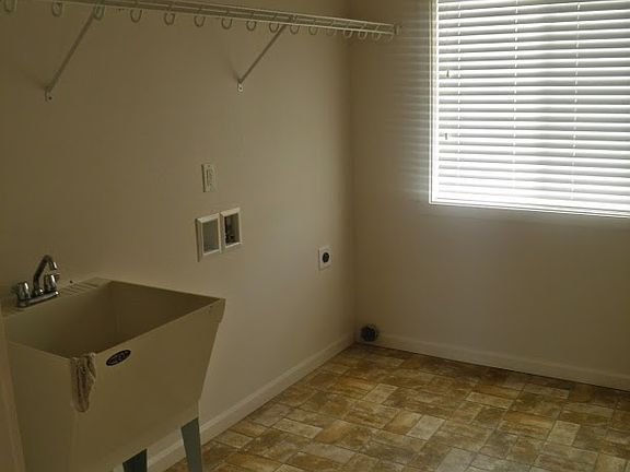 5th image of 1404 E June Dr