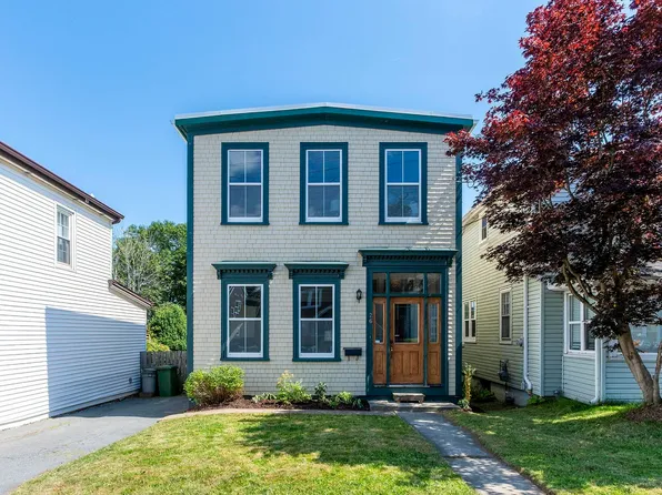 26 Thistle St, Dartmouth, NS B3A 2V5