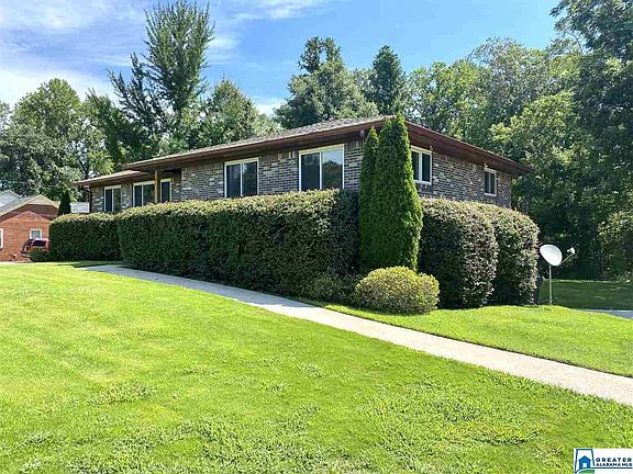 3rd image of 2109 Pinehurst Dr