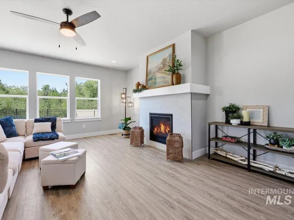 817 E Exploration Dr, Kuna, ID 83634