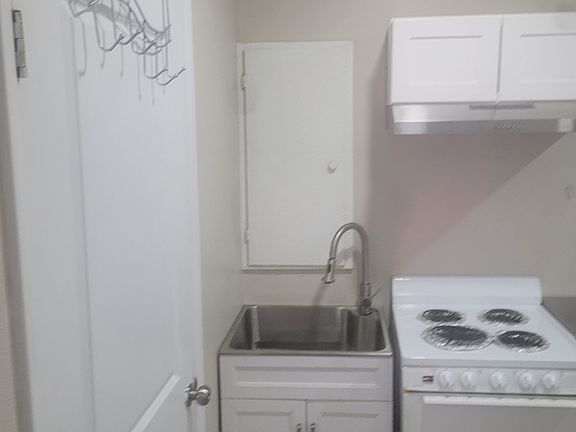 3rd image of 8401 Barrett Pl