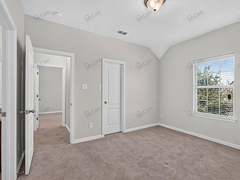 1314 Torrington Ln — Photo 13
