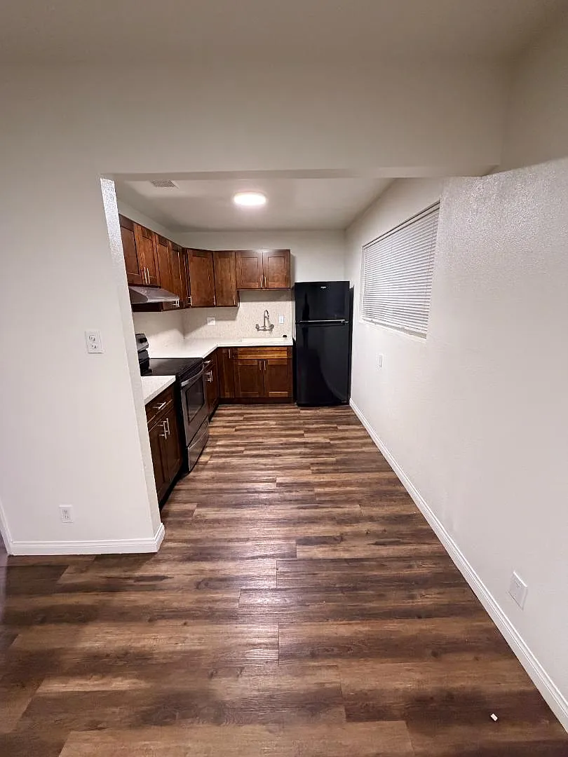1881 Loma Vista St - 8 — Photo 2
