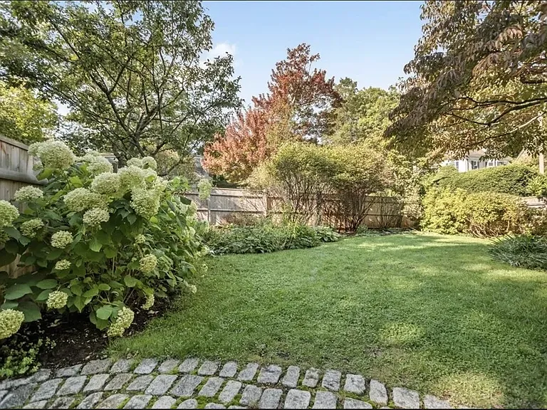 284 Lake Ave — Photo 4