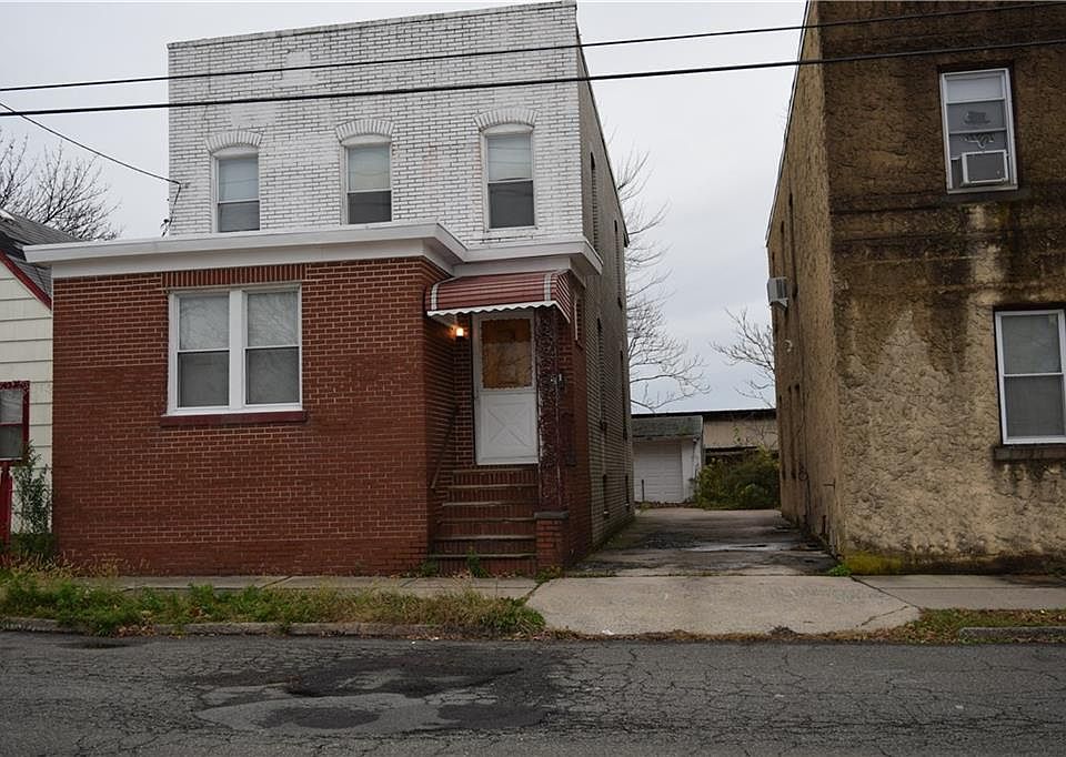 2nd image of 85 Edwin St