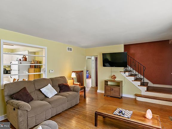 5th image of 25 Katherine Ave