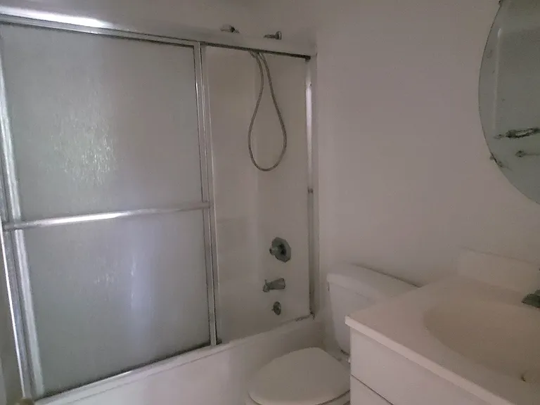 4419 Kentmore Dr — Photo 7