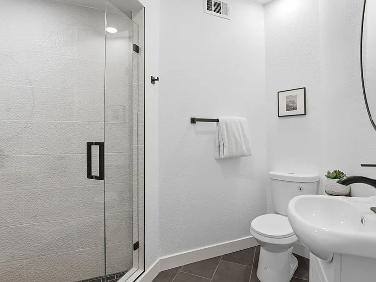 16955 Oakridge Ln — Photo 32