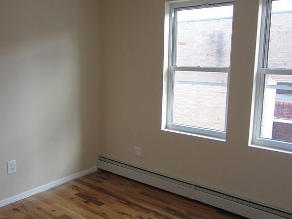 4th image of 931 E 231st St