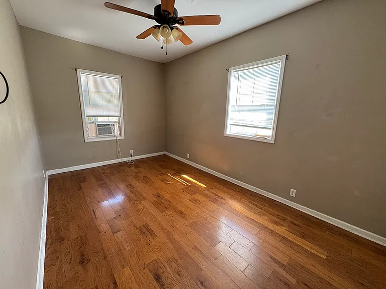 144 James St — Photo 3