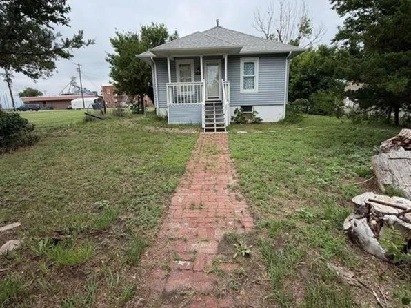 205 S Everett Ave, Wallace, NE 69169