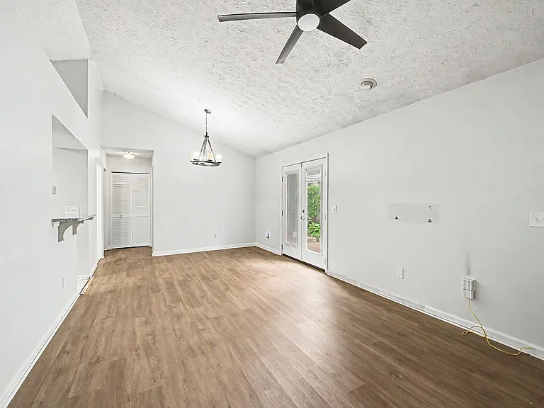 614 Poplar Pl — Photo 6