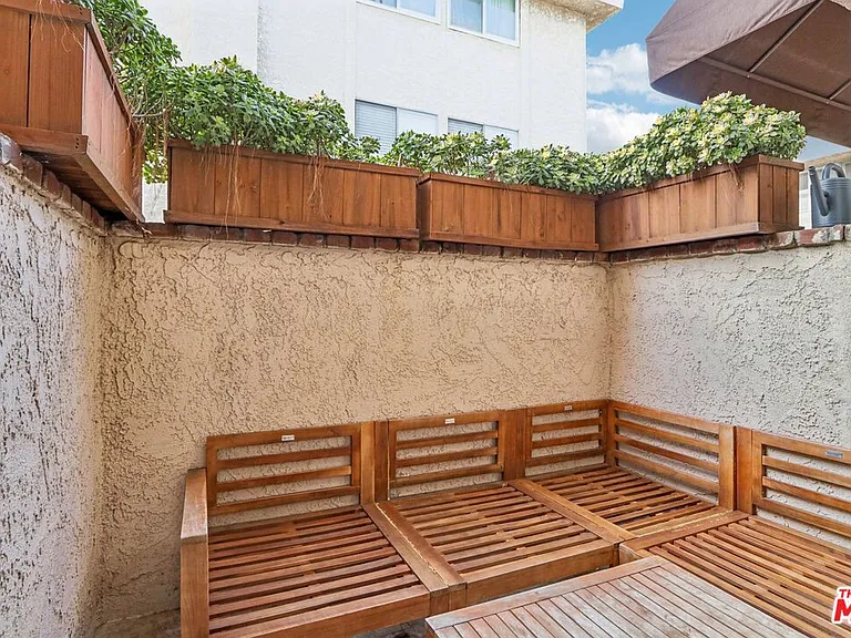 5139 Balboa Blvd #2 — Photo 6