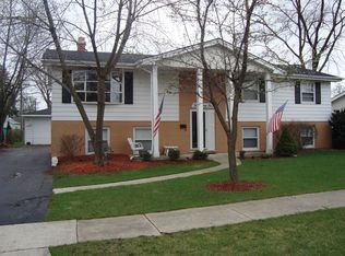 235 Maricopa Ln, Hoffman Estates, IL 60169