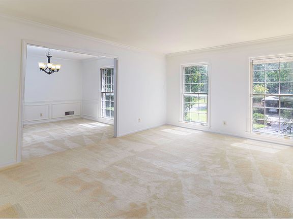4th image of 2617 Greenmont Dr