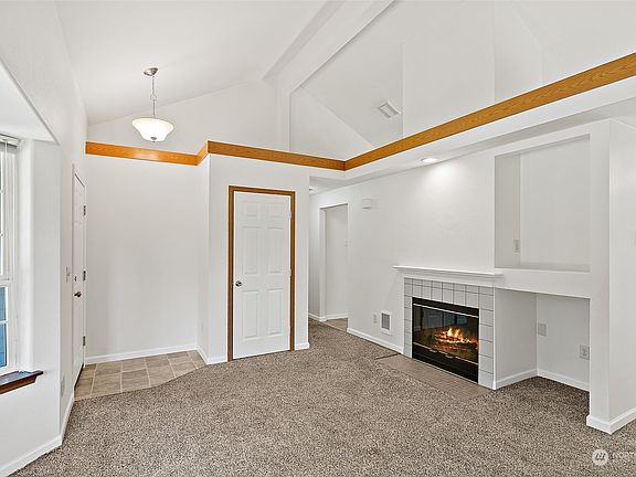 4th image of 16119 119th Avenue E
