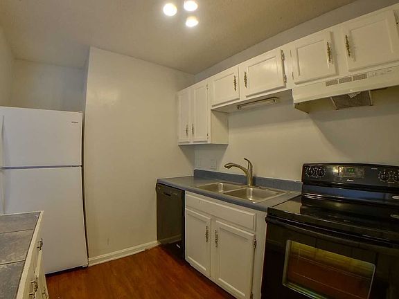 5th image of 713 Dondee Dr APT 1