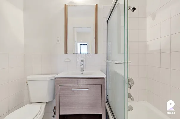 Rented by REZI | media 23