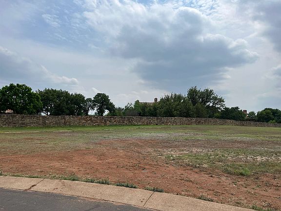 3rd image of 105 Lampasas Ct