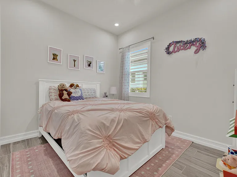 138 SE Palma St — Photo 31