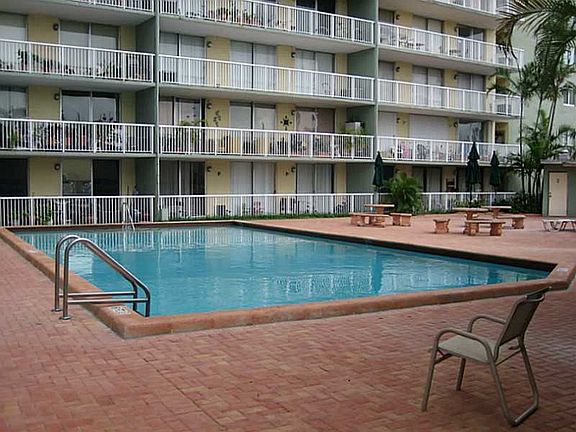 4th image of 1800 Nw 24 Avenue #309