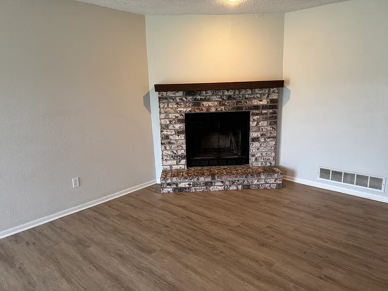 1311 SE 8th St — Photo 3
