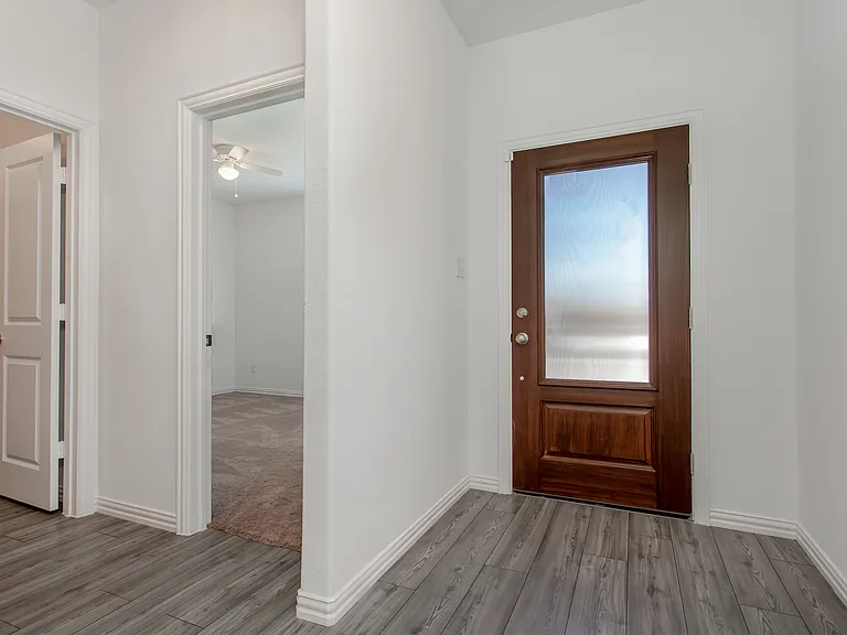 2157 Clarion Ln — Photo 2