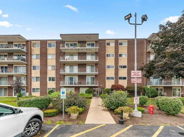 2900 Maple Ave APT 18A, Downers Grove, IL 60515