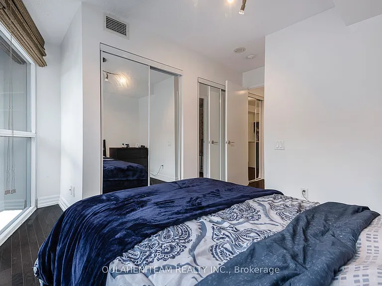 21 Carlton St #1105 — Photo 11