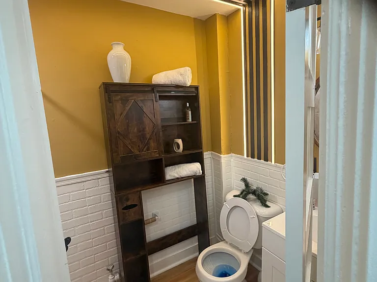 211 W 29th St #3 — Photo 4