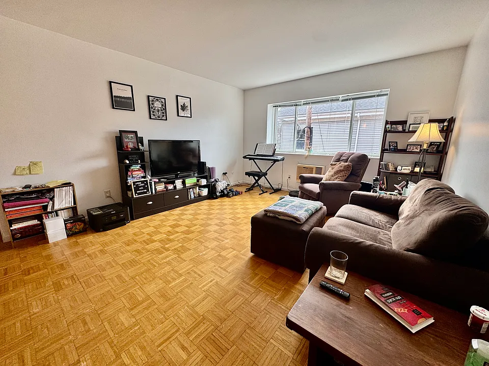 2 Larose Pl