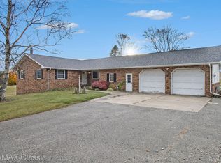 7788 Pettysville Rd, Pinckney, MI 48169