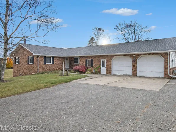 7788 Pettysville Rd, Pinckney, MI 48169