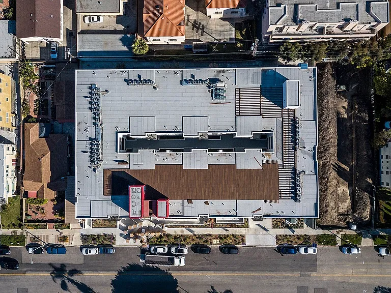 Lido Apartments - 4847 Oakwood — Photo 13