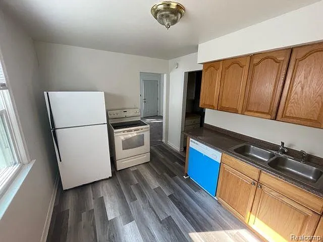 14325 Marshall Ave — Photo 6