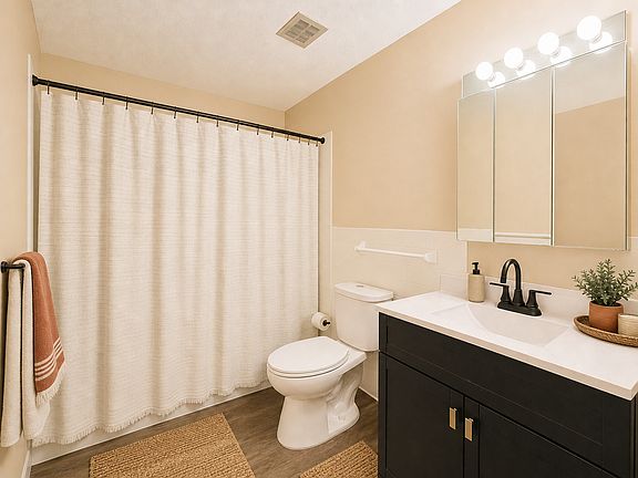 2nd image of 2204 Green Ave APT 4
