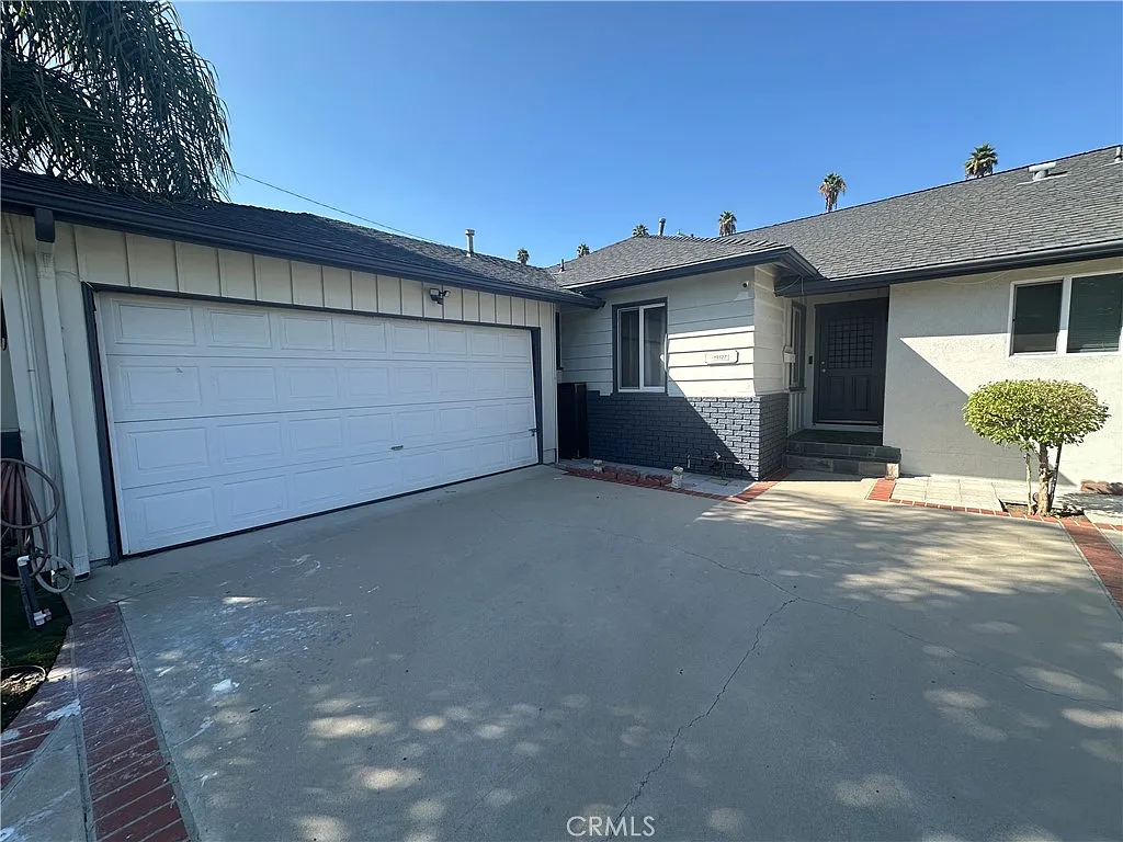 4 bed, 1523 sqft, $4,200 — Photo 2