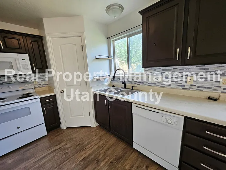 1708 E Ridgefield Rd — Photo 18