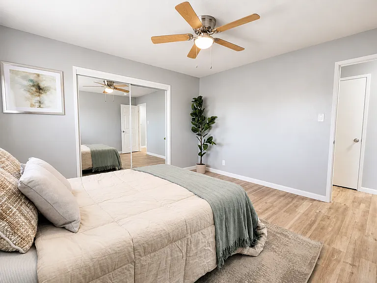 2568 Grove Way — Photo 3