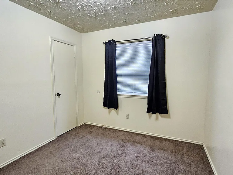 8731 Croteau Dr — Photo 18
