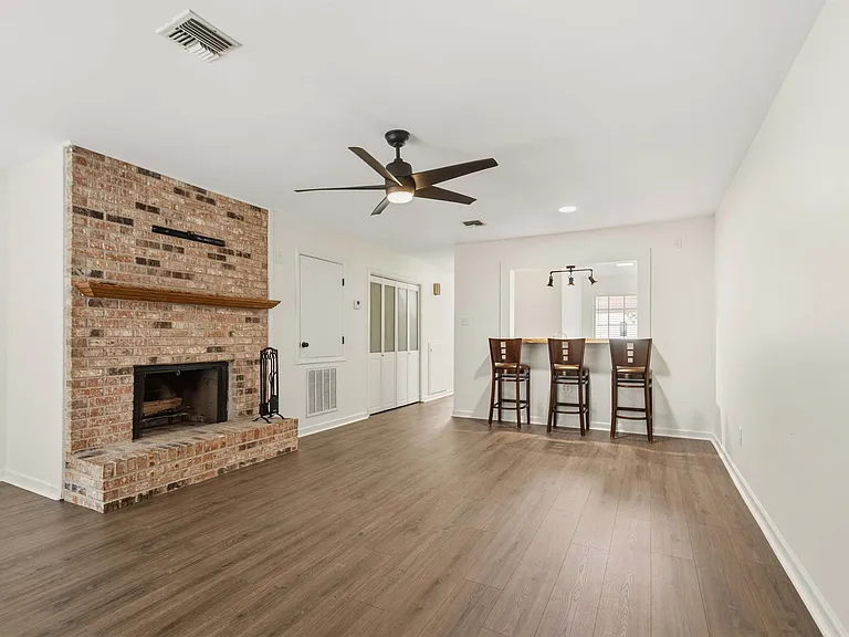 105 Steiner Rd — Photo 4